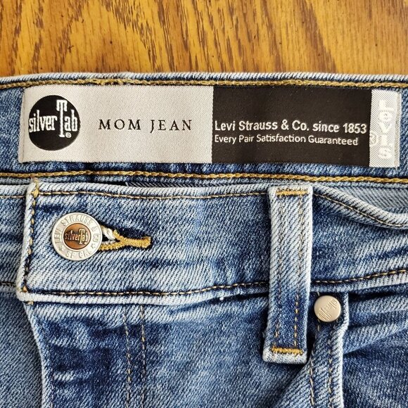 Levis SilverTab Mom Jean W32 L27 High Waist Denim Womens Casual Wear S110783 - Picture 8 of 12